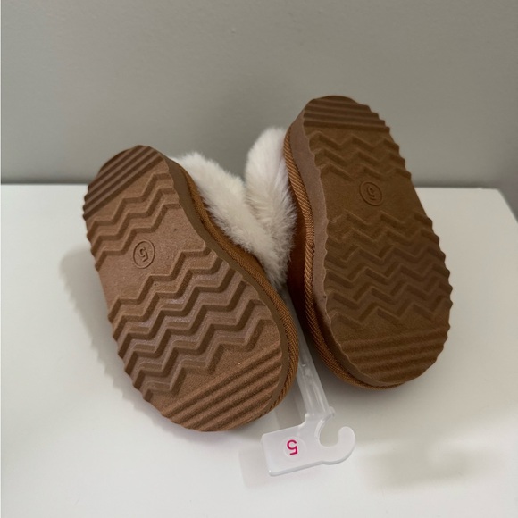 Cat & Jack Piper Faux Fur Cuff Scuff Slipper Boots - Brown - Picture 7 of 7